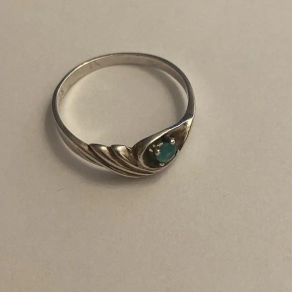 Vintage Estate Emerald Mexican Sterling Ring - Picture 3 of 9